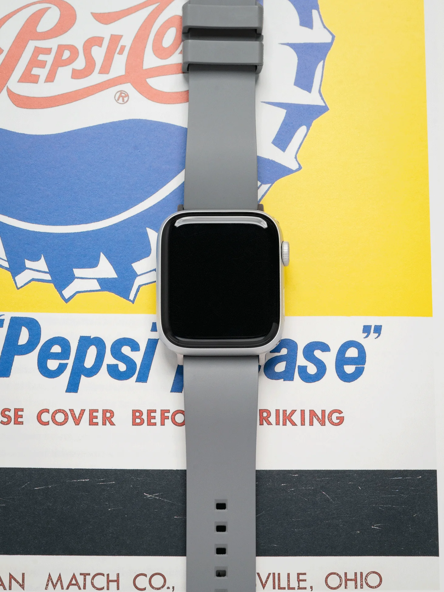 Classic FKM Rubber Strap in Grey for Apple Watch - Image 2