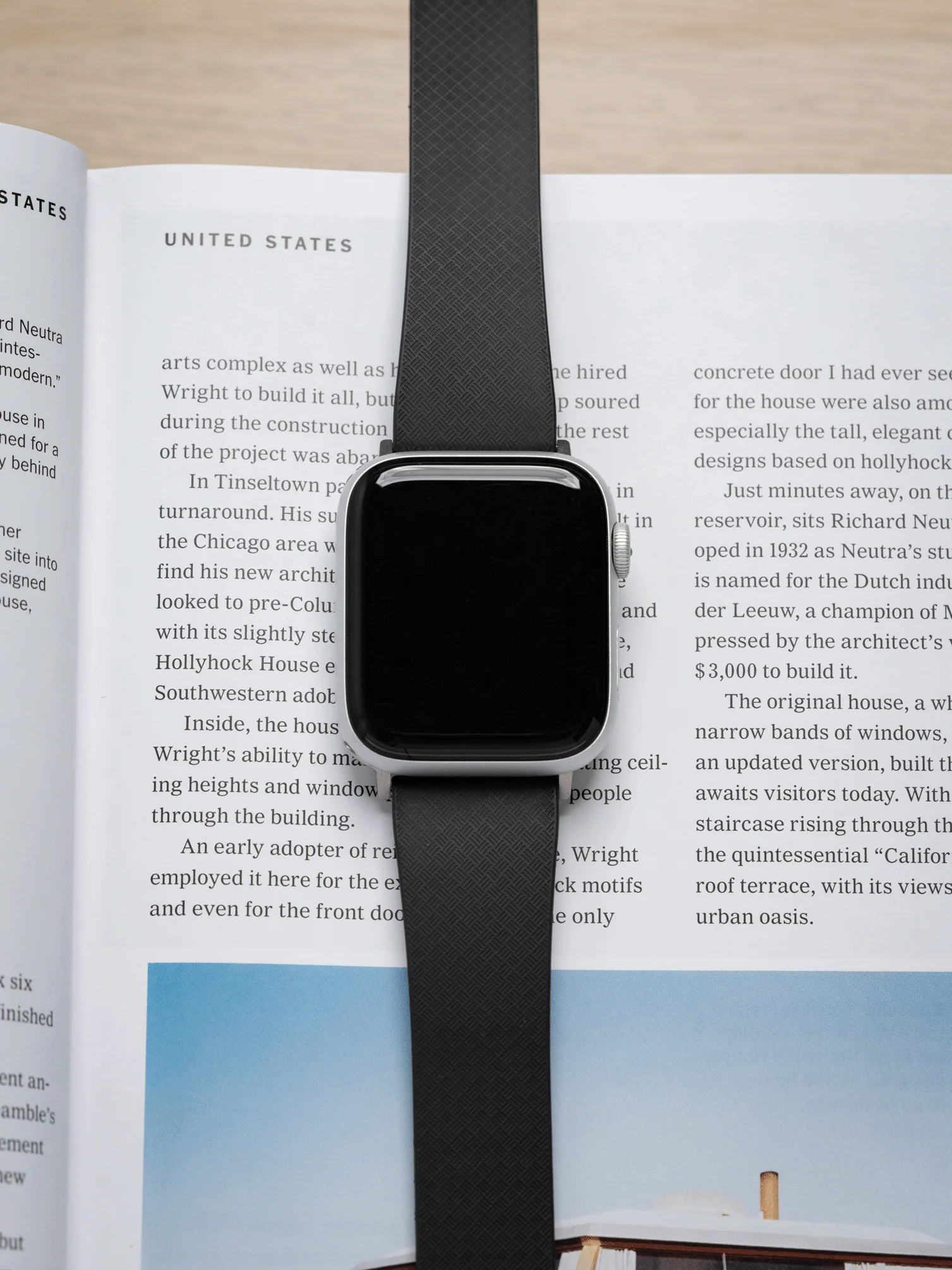 TrimFIT Tropic FKM Rubber Strap in Black for Apple Watch - Image 2